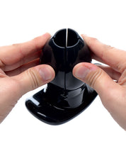 Load image into Gallery viewer, Master Series Claw Expanding Anal Dilator